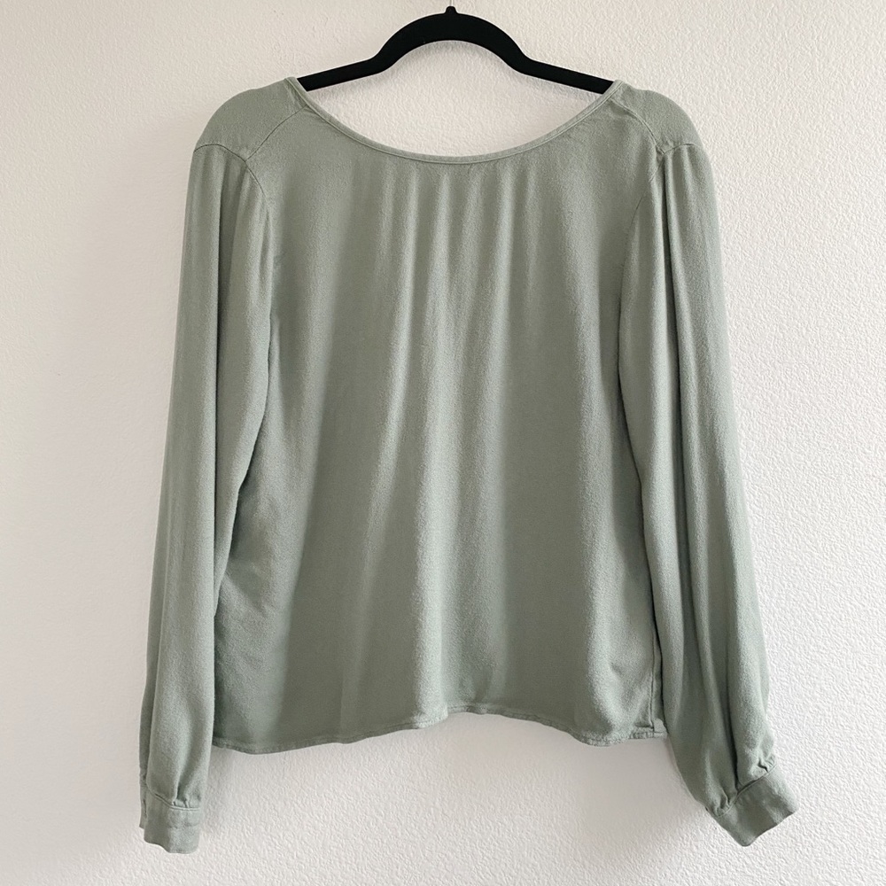 Anthropologie Cloth & Stone Back Button Down Top